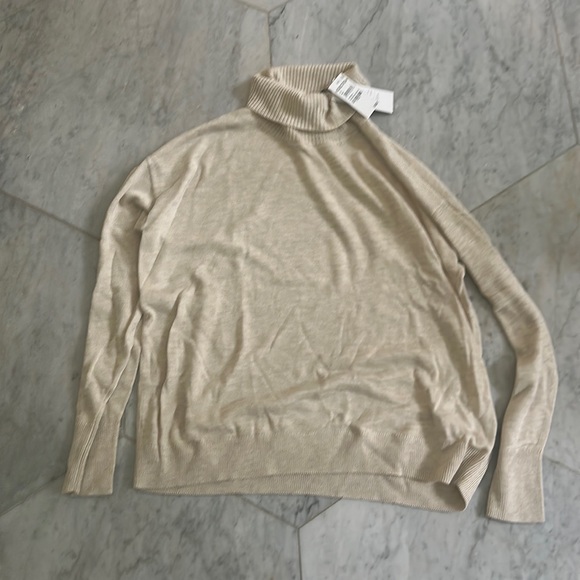 NWT cream turtleneck - Picture 1 of 2